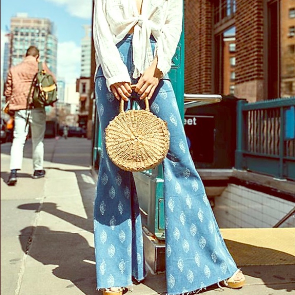 “Just Float on” flared jeans Worn once! 💜